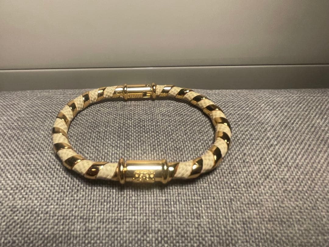 ロエベLOEWE ビンテージ バングル 革巻き 金 ゴールド 白　ホワイト