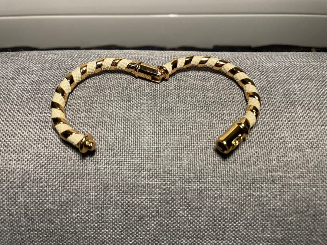 ロエベLOEWE ビンテージ バングル 革巻き 金 ゴールド 白　ホワイト