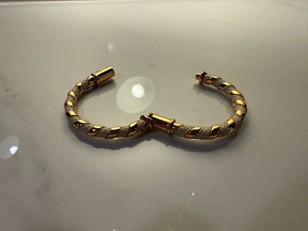 ロエベLOEWE ビンテージ バングル 革巻き 金 ゴールド 白　ホワイト