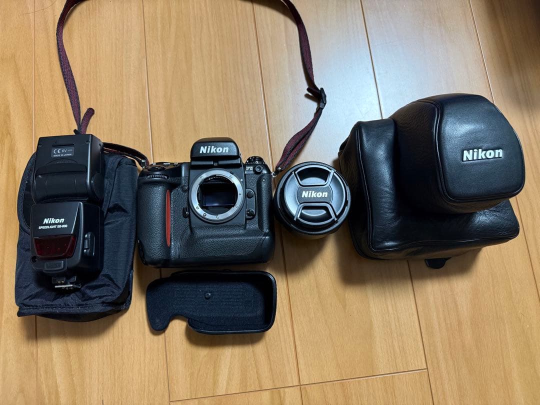 Nikon F5 一眼レフカメラ フラッシュ付き