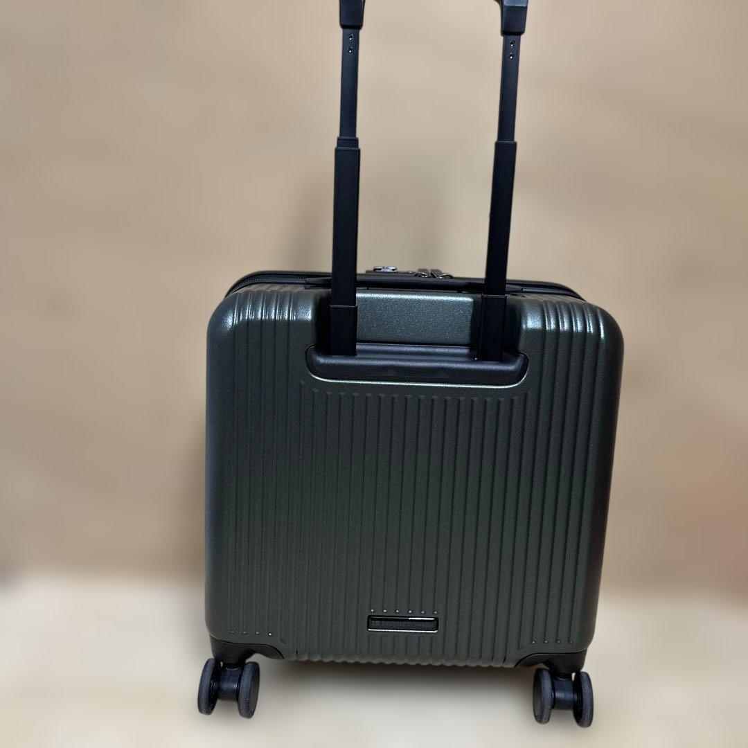 イノベータースーツケース2泊用 ペールグリーン