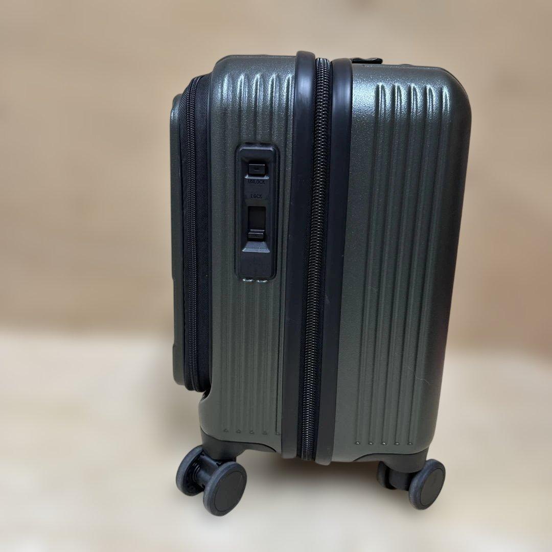 イノベータースーツケース2泊用 ペールグリーン