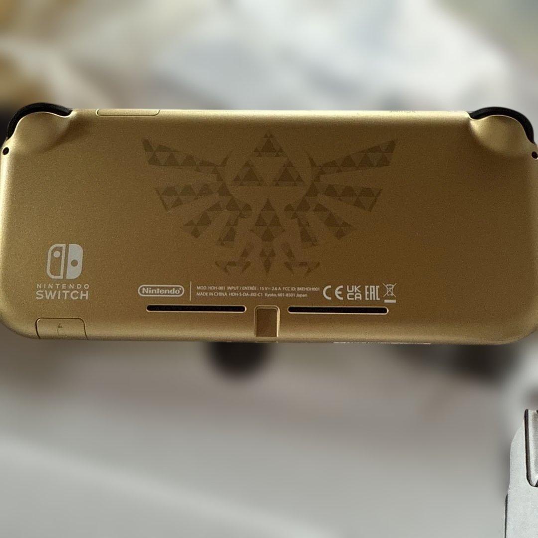 ニンテンドーSwitchライトハイラルエディション
