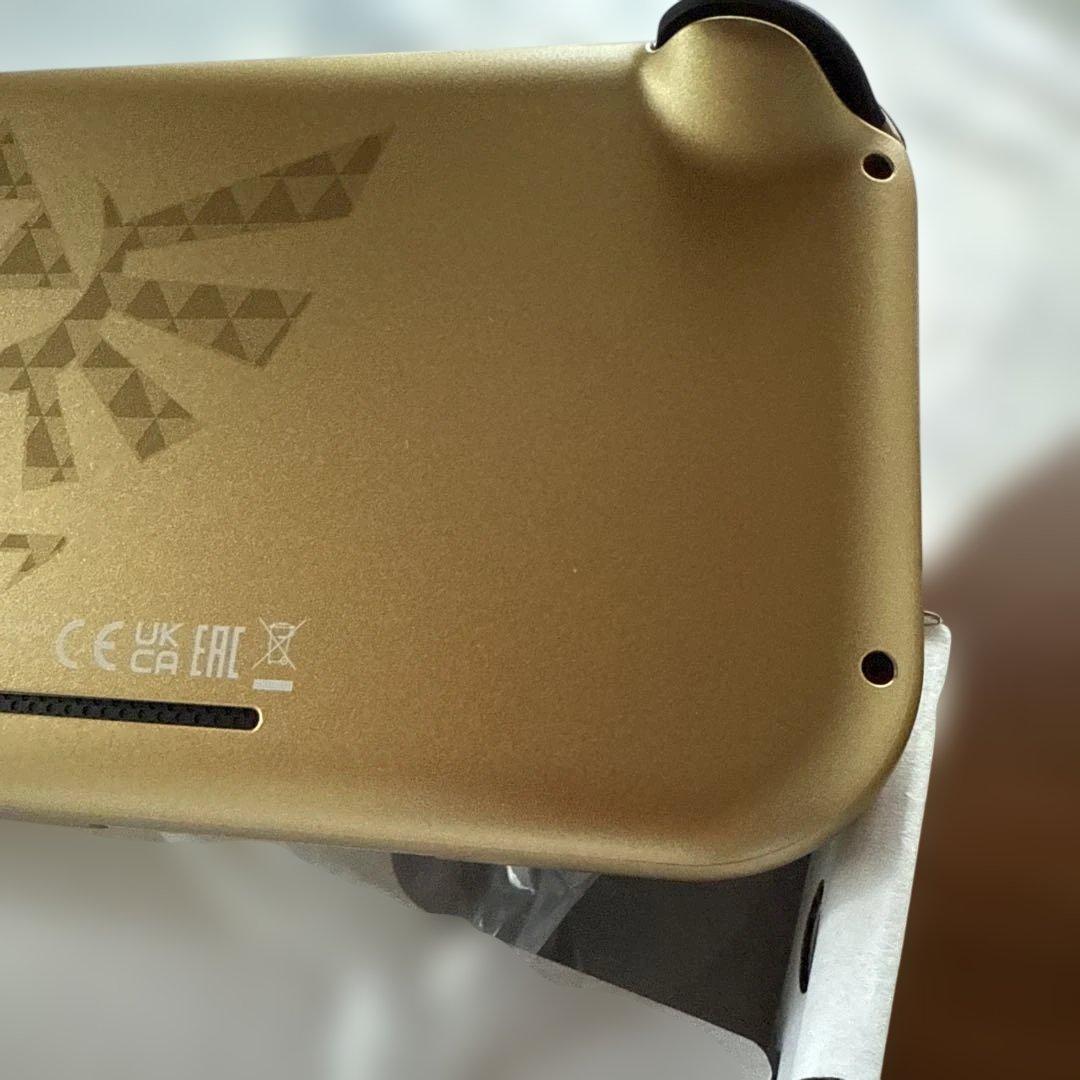 ニンテンドーSwitchライトハイラルエディション