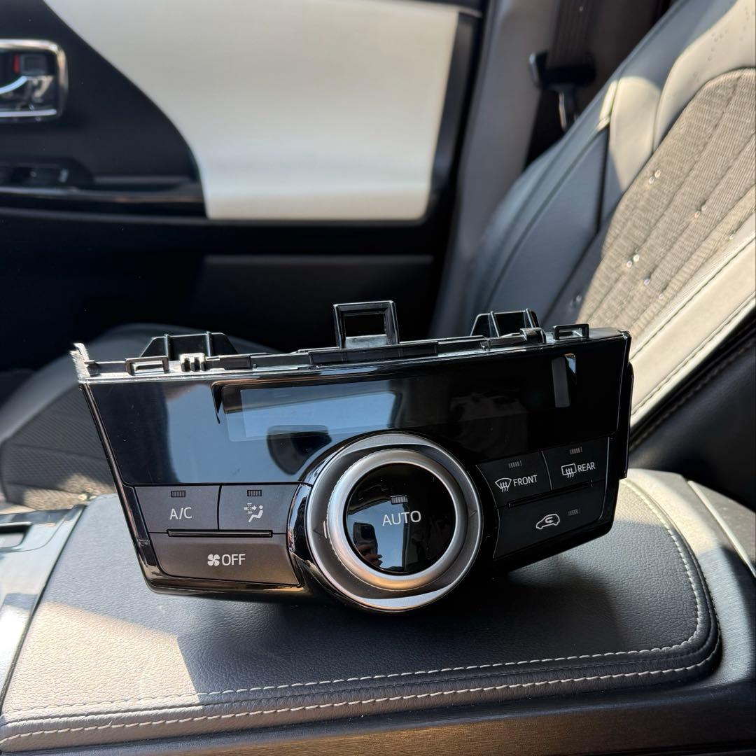 【リクナナ】プリウスα S tune Black Ⅱ エアコンパネル