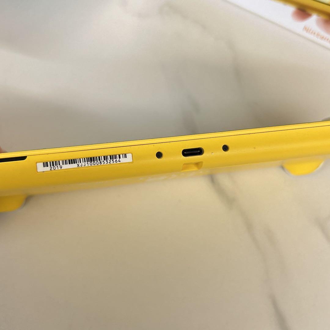 Nintendo Switch Lite イエロー 本体　ケース　あつ森付き