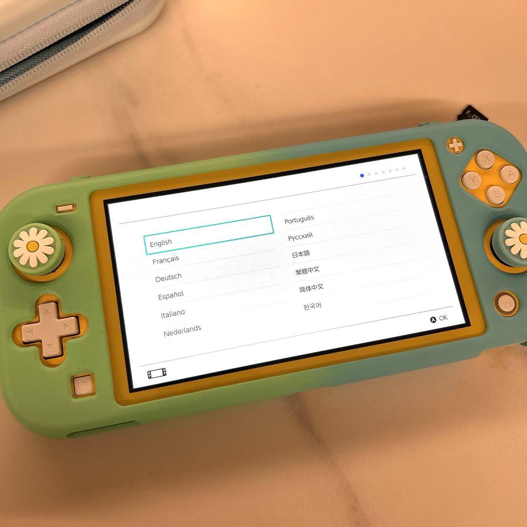 Nintendo Switch Lite イエロー 本体　ケース　あつ森付き