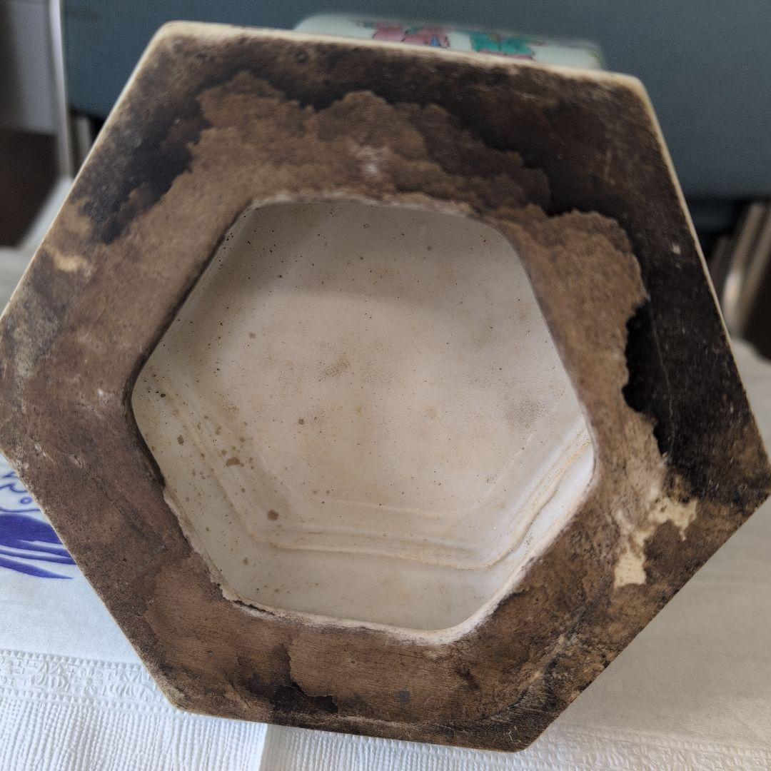 八角形の陶磁器花瓶