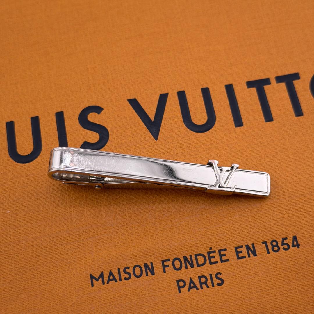 (^O^)／ルイヴィトン パンスクラヴァット LV イニシャルネクタイピン