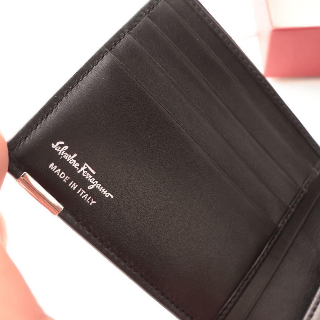 フェラガモ Salvatore Ferragamo リザード 二つ折り財布 黒色