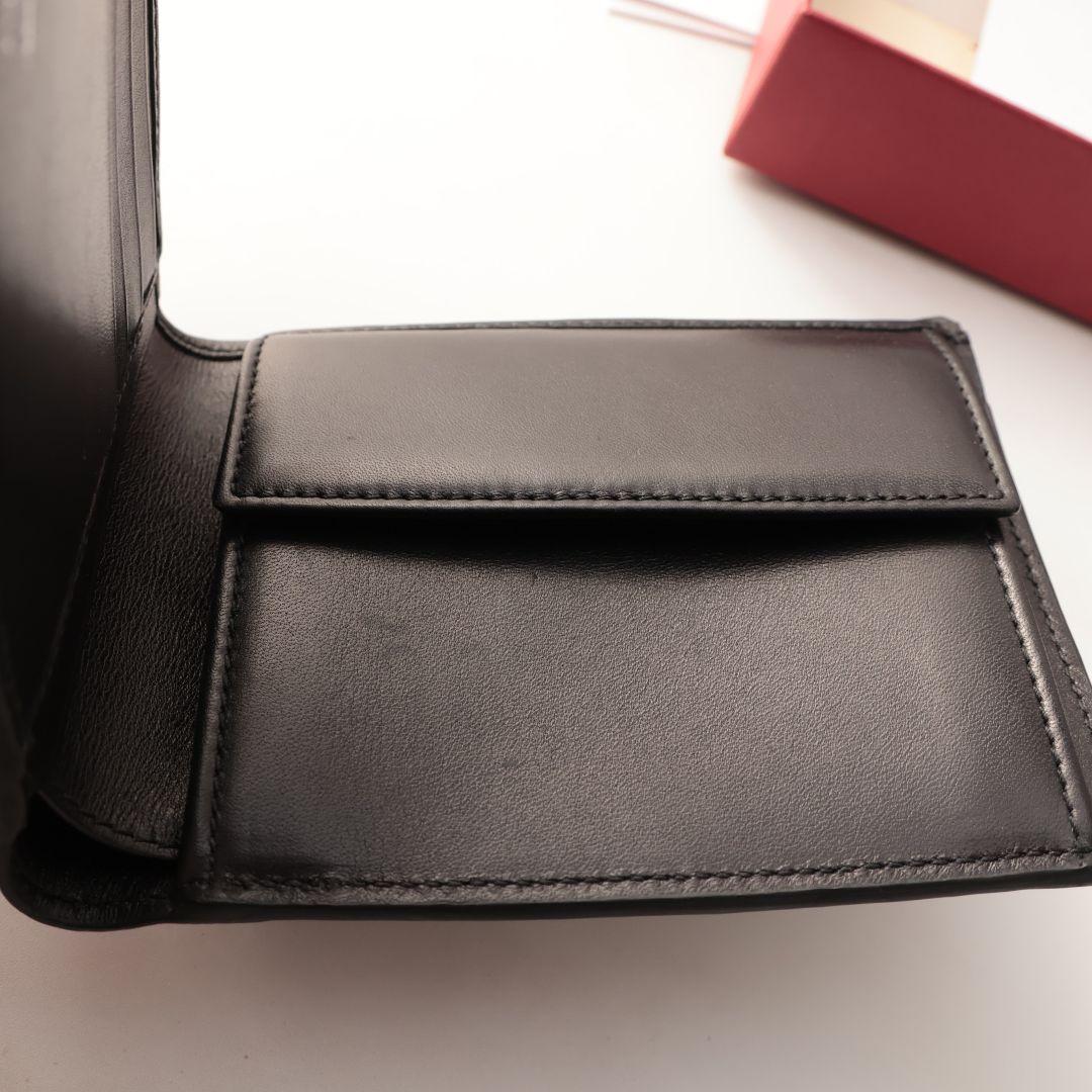 フェラガモ Salvatore Ferragamo リザード 二つ折り財布 黒色
