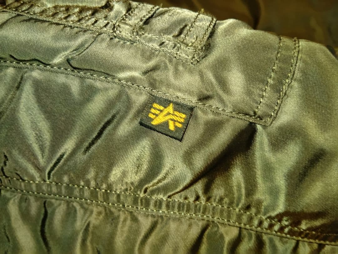 アルファインダストリーズ　MA-1 フライトジャケット