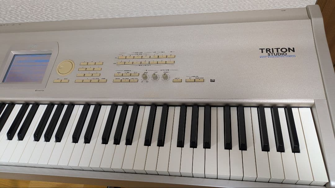 KORG TRITON STUDIO 88 V2 +純正ダンパーペダル付