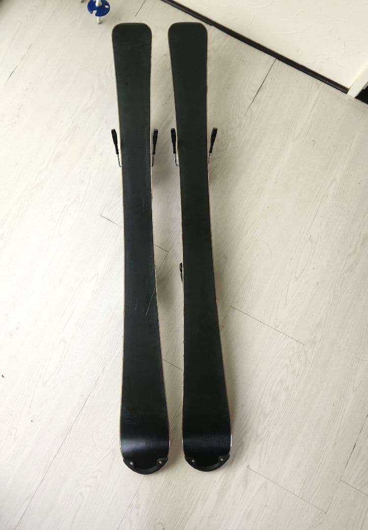 スキー板100、ビンディング、ストック、ブーツ21~22【KAZAMA】