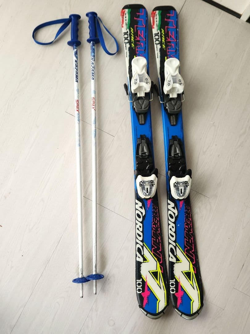 スキー板100、ビンディング、ストック、ブーツ21~22【KAZAMA】