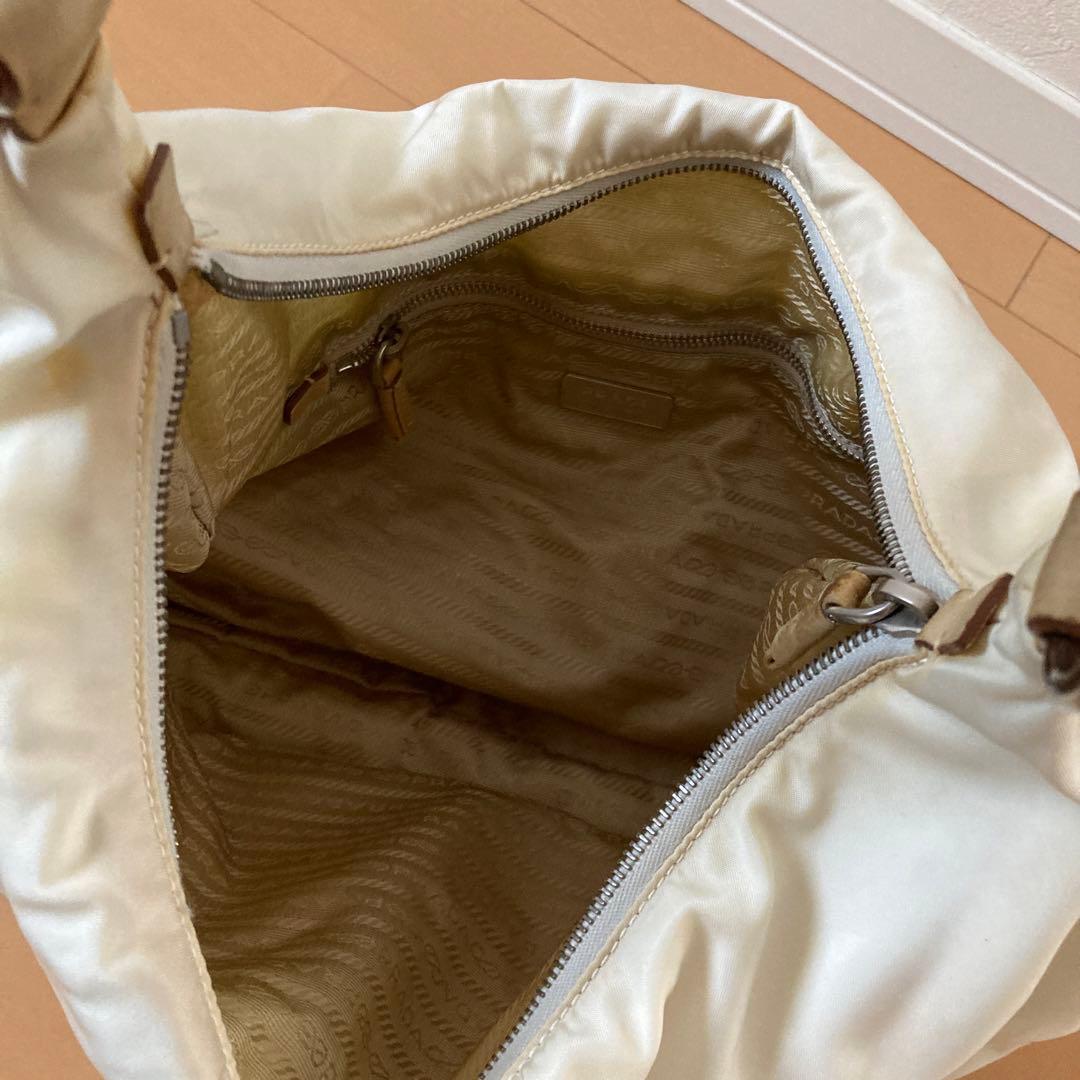 正規品☆PRADA ショルダーバッグ ホワイトベージュ ロゴ入り