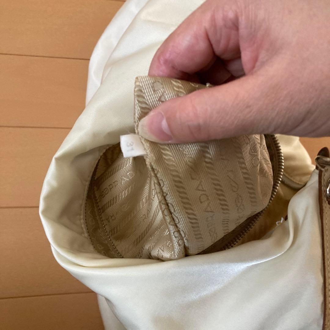 正規品☆PRADA ショルダーバッグ ホワイトベージュ ロゴ入り