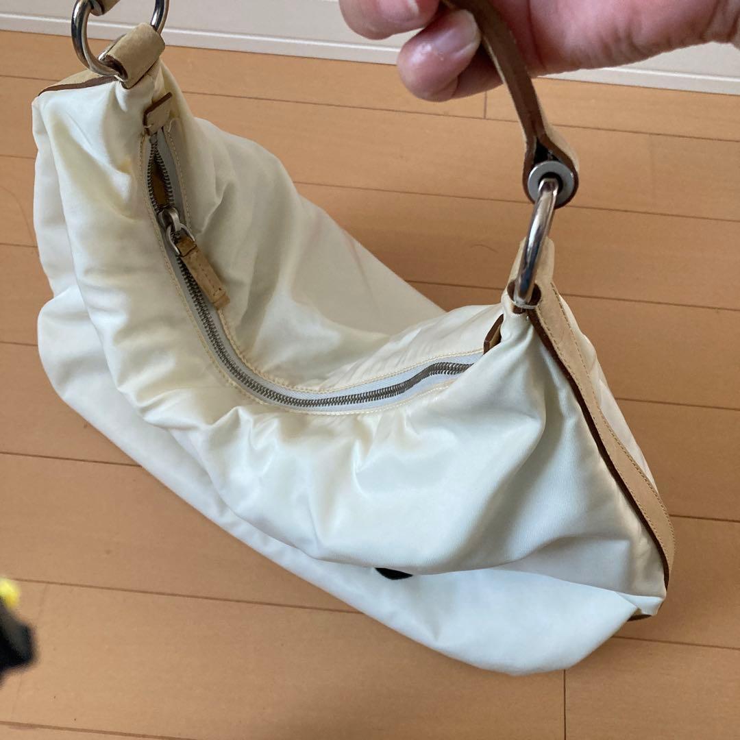 正規品☆PRADA ショルダーバッグ ホワイトベージュ ロゴ入り