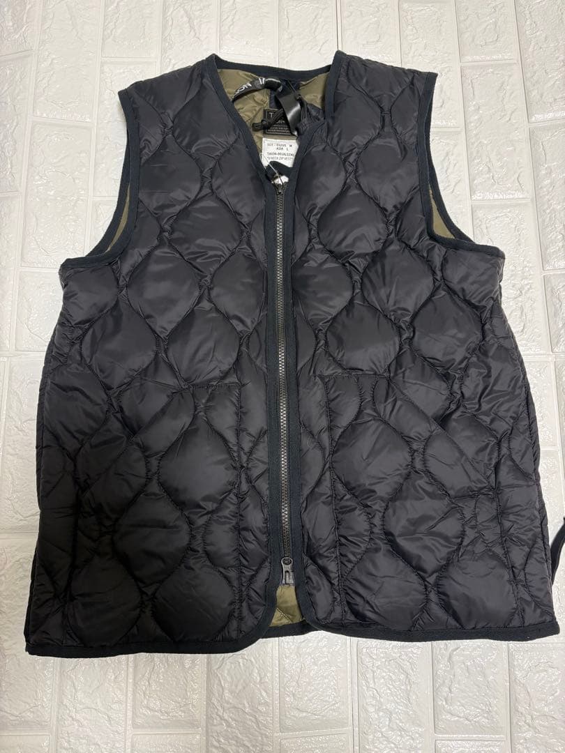 タイオン　ミリタリー VネックWジップ ダウンベスト　ブラック　L　新品
