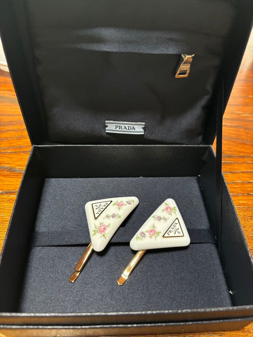 PRADA 花柄 ヘアピンセット保存ケース付き