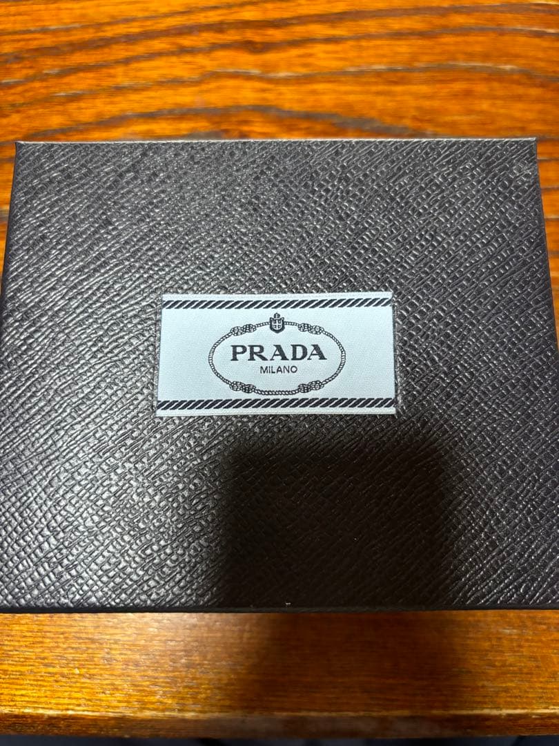 PRADA 花柄 ヘアピンセット保存ケース付き