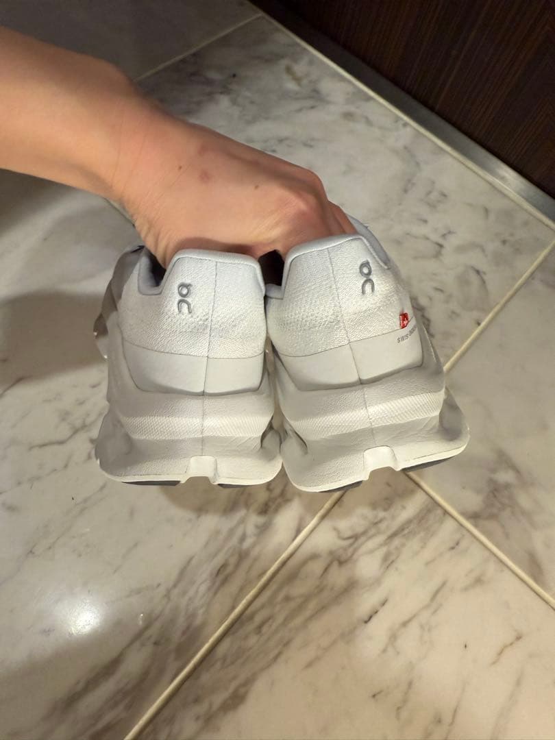On ランニングシューズ ホワイト　24cm