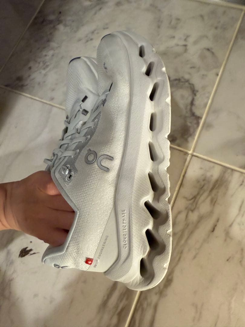 On ランニングシューズ ホワイト　24cm