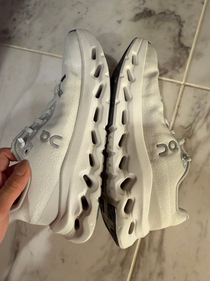 On ランニングシューズ ホワイト　24cm