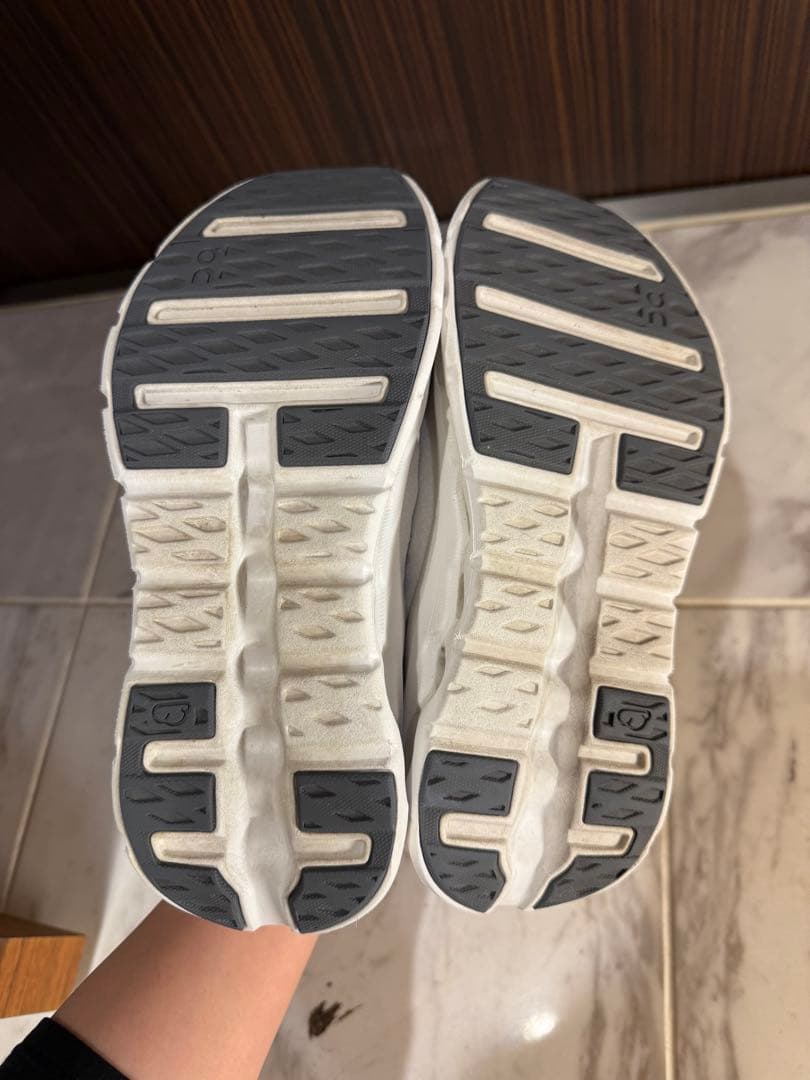 On ランニングシューズ ホワイト　24cm