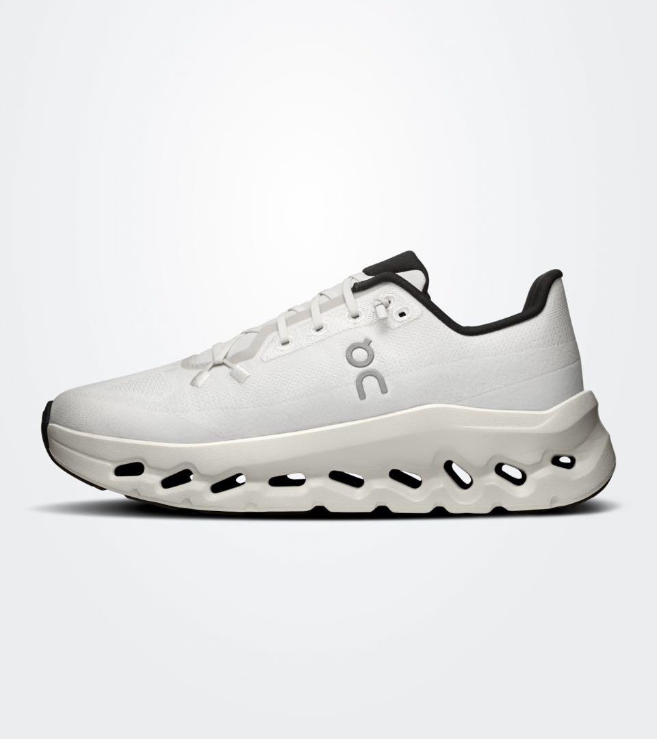 On ランニングシューズ ホワイト　24cm