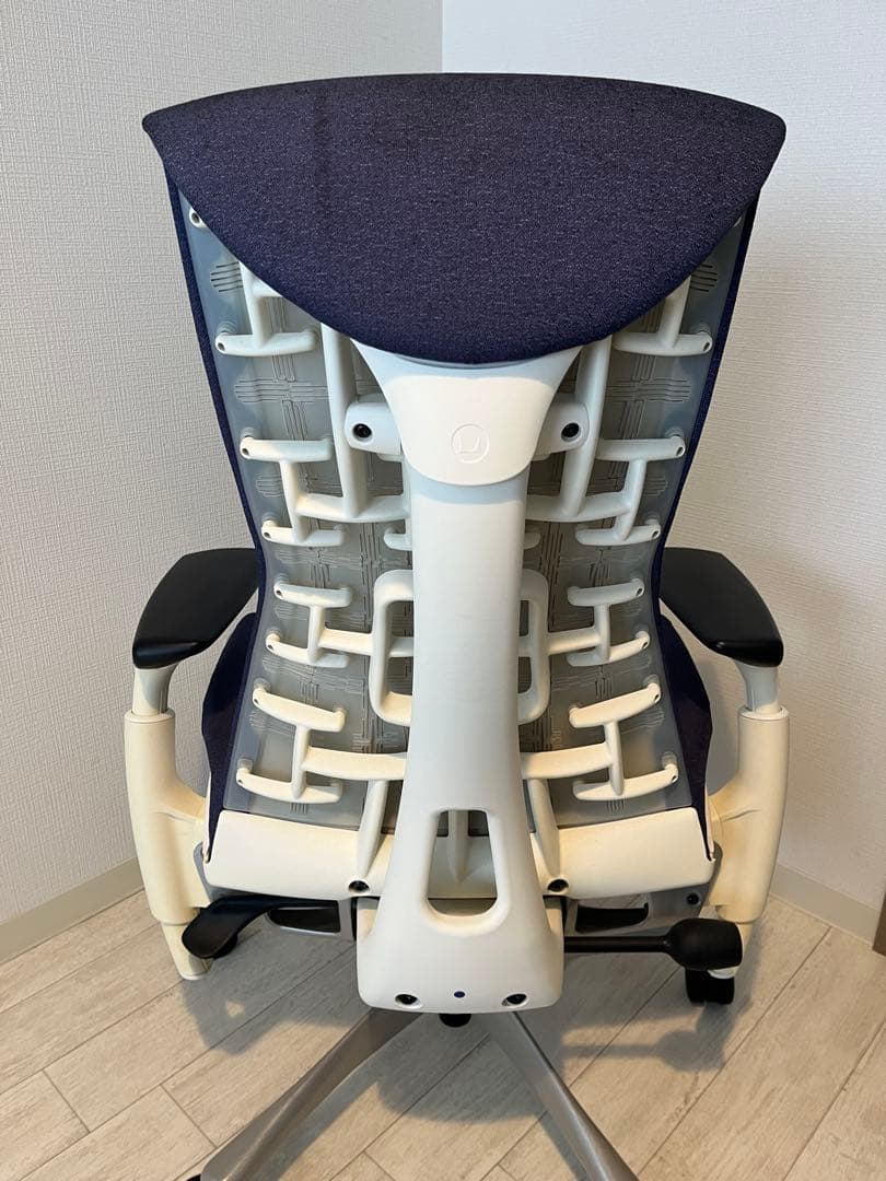 ハーマンミラー　エンボディチェア　ホワイト ネイビー