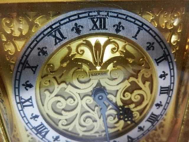 「ＬＵＸＯＲ」ブランドスイス製ねじ巻き置時計（年代不明、定時と３０分に時報）