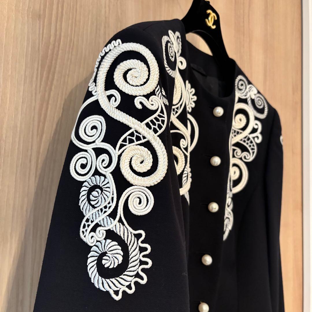 ESCADA CONTURE テーラード ジャケット ノーカラー　38 刺繍 花