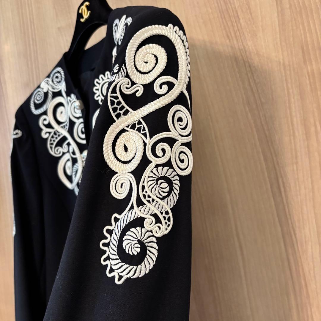 ESCADA CONTURE テーラード ジャケット ノーカラー　38 刺繍 花