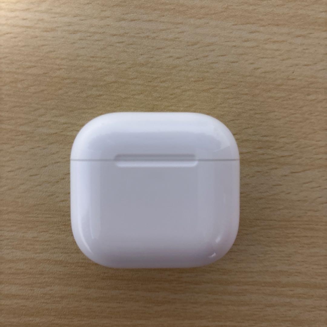 AirPods 4（ANC）ノイズキャンセリング搭載　Apple 美品
