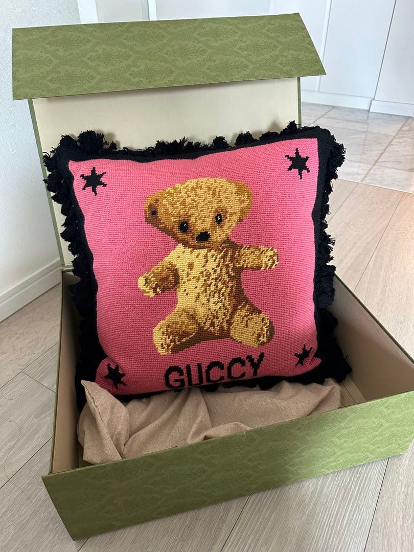 gucci グッチ　ベア ウール クッション