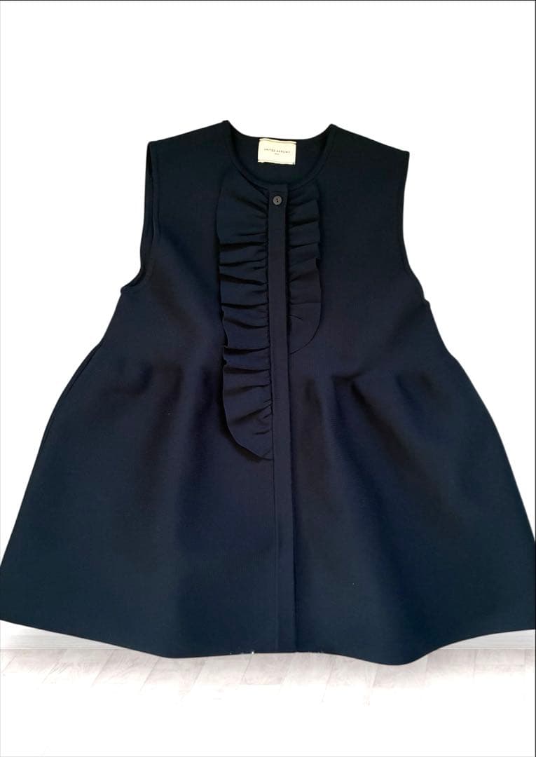 UNITED ARROWS P イレギュラーフリル ベスト　ネイビー 新品✨