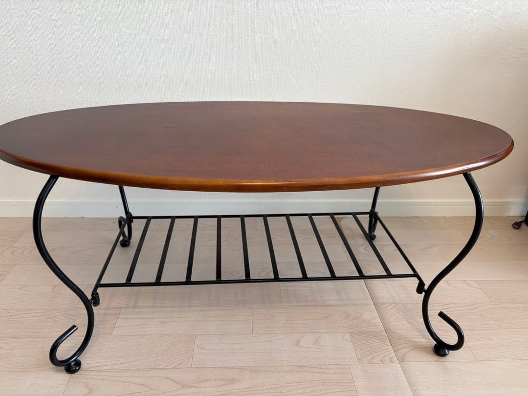 アンティーク調　楕円形のローテーブル