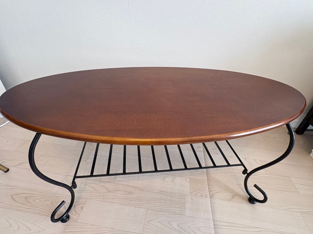 アンティーク調　楕円形のローテーブル