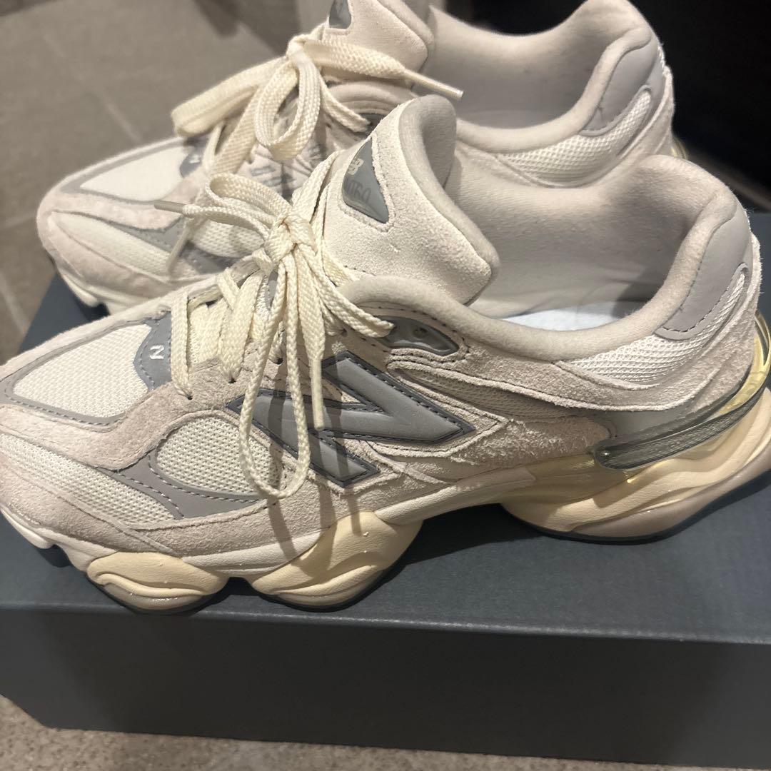 ニューバランス　9060 ホワイト　23.5cm