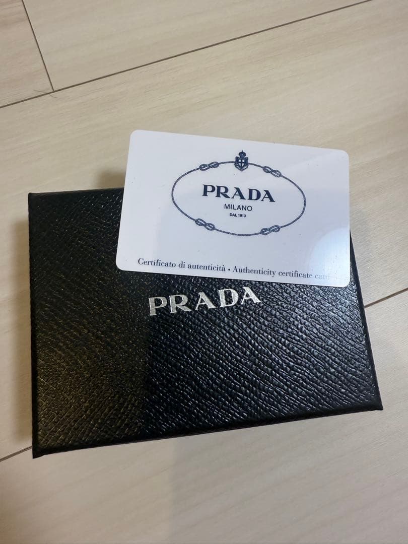PRADA レッドキーケース