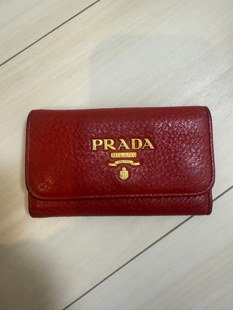 PRADA レッドキーケース