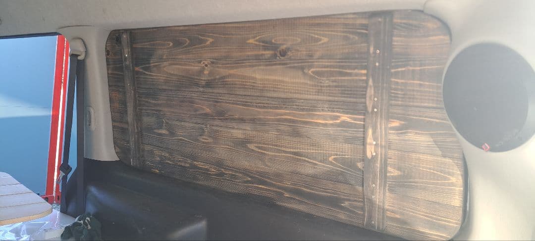 ハイエース リヤ窓パネル