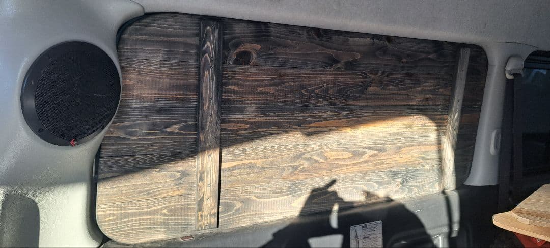 ハイエース リヤ窓パネル