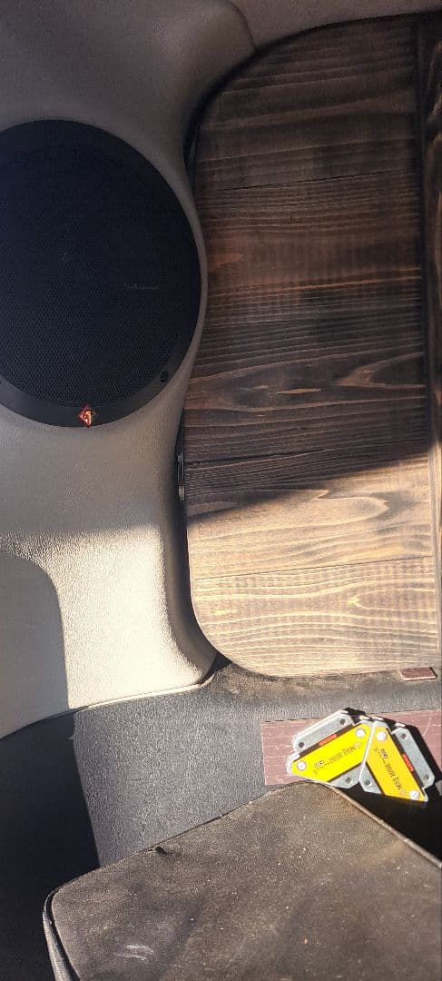 ハイエース リヤ窓パネル