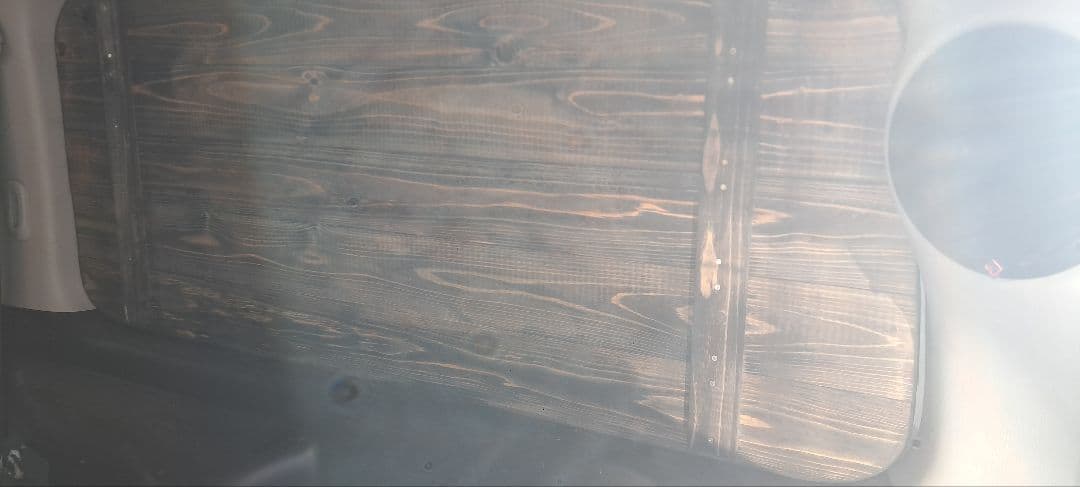 ハイエース リヤ窓パネル