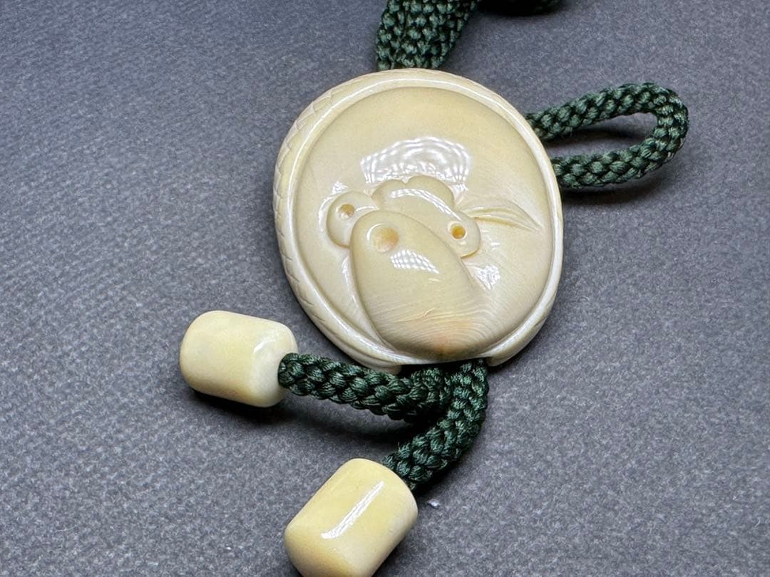 抹香鯨歯　マッコウクジラループタイ　ひょっとこ　アンティーク　和彫　骨董　飾り物