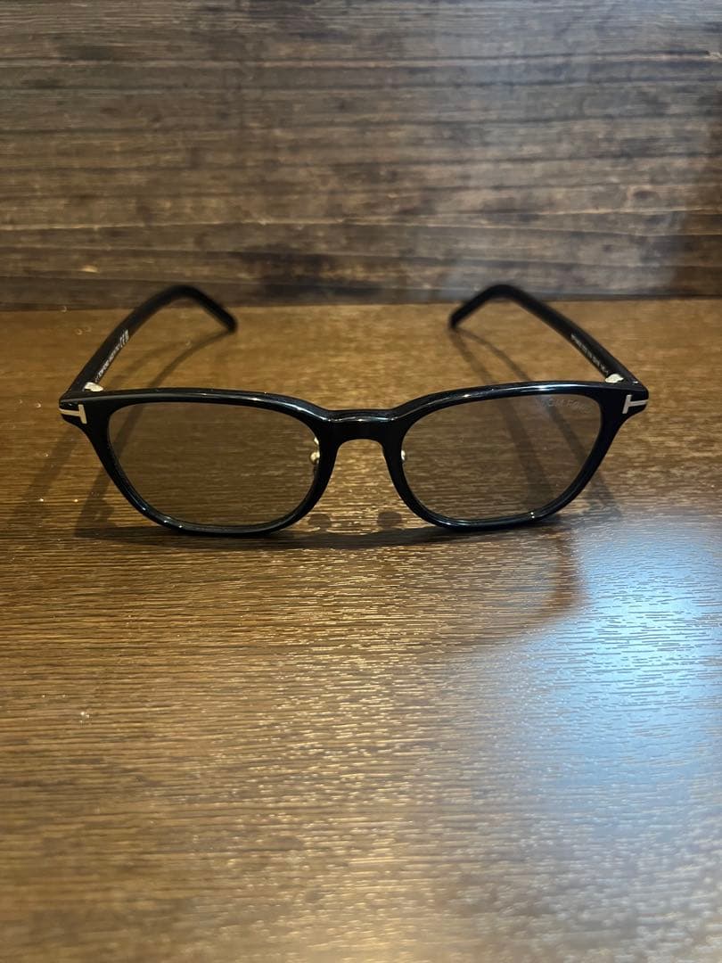 TOM FORD サングラス FT1040-D ウェリントン型