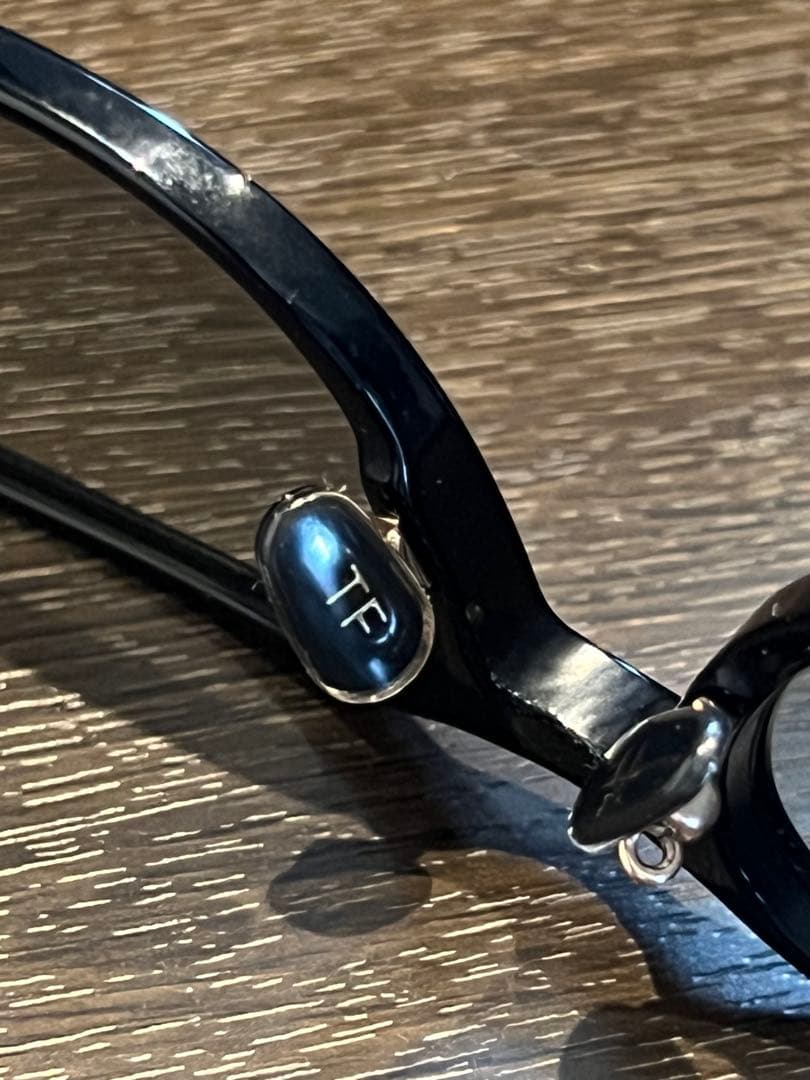 TOM FORD サングラス FT1040-D ウェリントン型