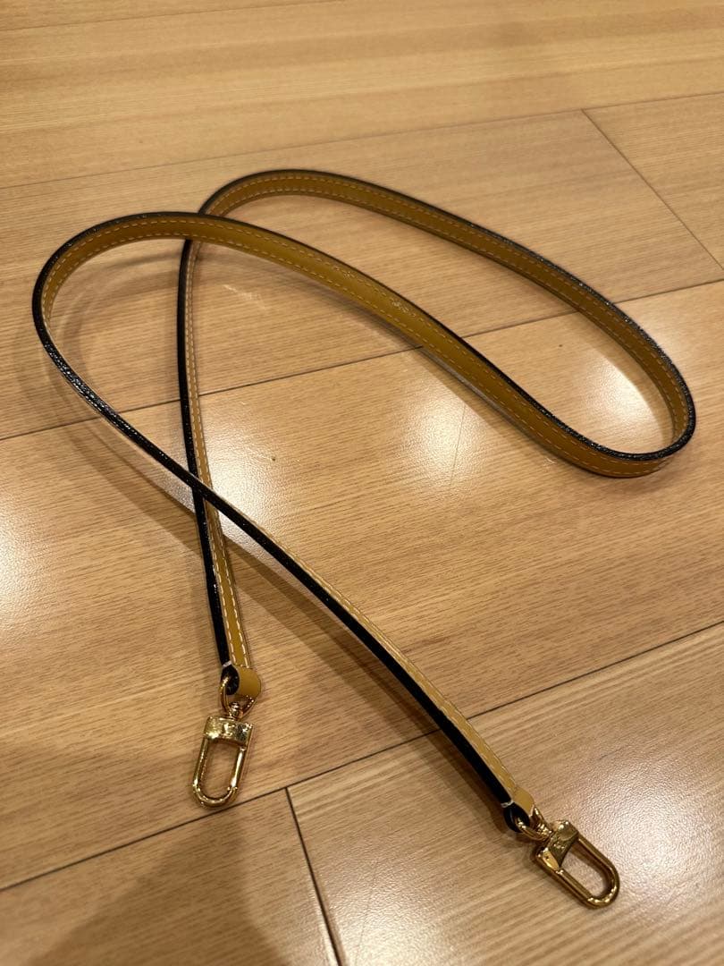 LOUIS VUITTON ゴールドクラッチバッグ